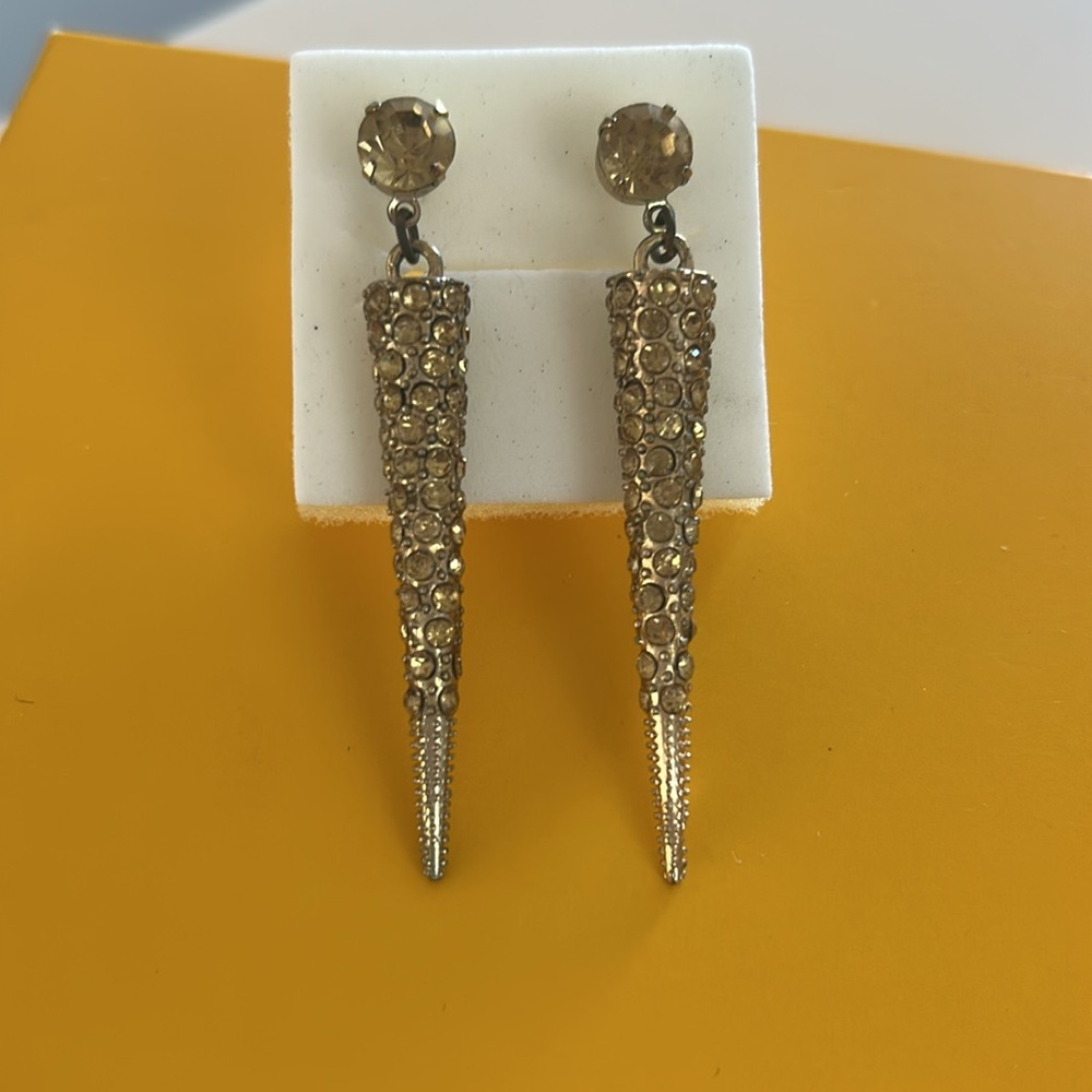 Earring - Picture 2 of 5